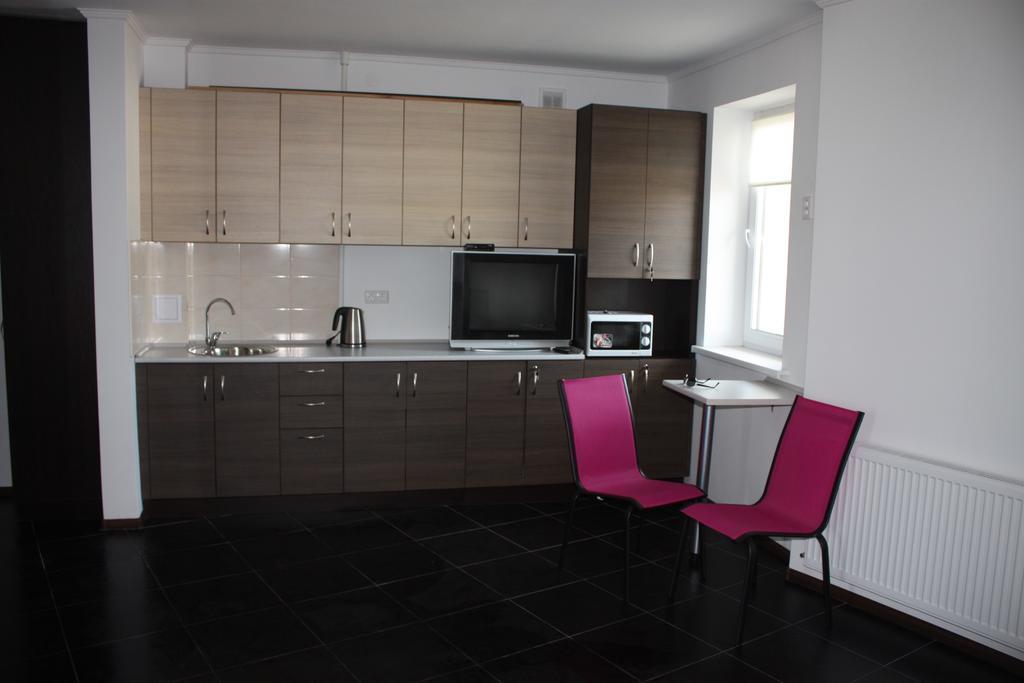 Suite On Railway Station Ιβανό-Φρανκίβσκ Δωμάτιο φωτογραφία
